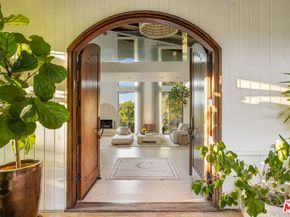 2299 Gloaming Way, Beverly Hills CA 90210