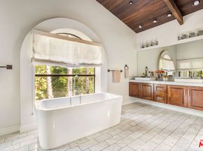 2299 Gloaming Way, Beverly Hills CA 90210