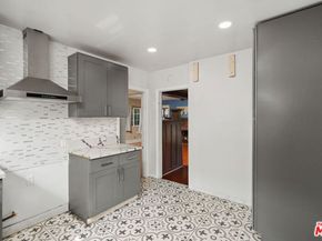 4812 Arlington Avenue, Los Angeles CA 90043