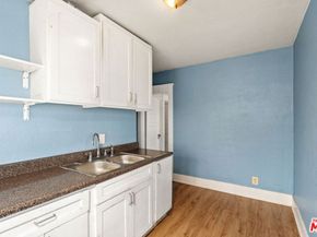 4812 Arlington Avenue, Los Angeles CA 90043