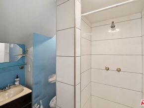4812 Arlington Avenue, Los Angeles CA 90043