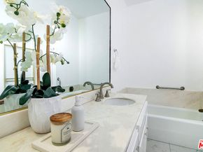 1101 Rexford Drive 302, Los Angeles CA 90035