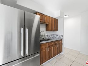 8110 S San Pedro Street, Los Angeles CA 90003