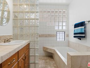 1612 S Genesee Avenue, Los Angeles CA 90019