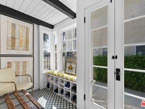 1117 S Manhattan Place, Los Angeles CA 90019