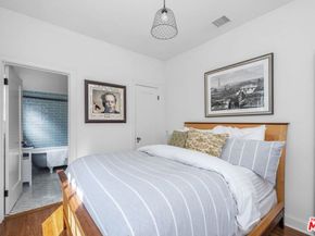 1117 S Manhattan Place, Los Angeles CA 90019
