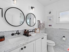 1117 S Manhattan Place, Los Angeles CA 90019