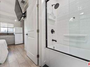 2016 10th Avenue, Los Angeles CA 90018