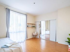 533 S St Andrews Place 220, Los Angeles CA 90020