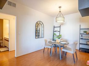 533 S St Andrews Place 220, Los Angeles CA 90020