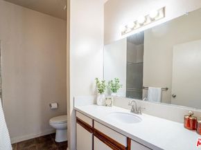 533 S St Andrews Place 220, Los Angeles CA 90020