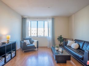 533 S St Andrews Place 220, Los Angeles CA 90020