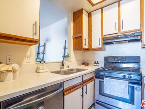 533 S St Andrews Place 220, Los Angeles CA 90020