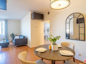 533 S St Andrews Place 220, Los Angeles CA 90020