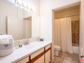 533 S St Andrews Place 220, Los Angeles CA 90020