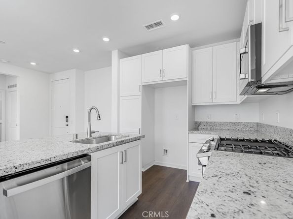 980 N Tangent Privado 303, Ontario CA 91764