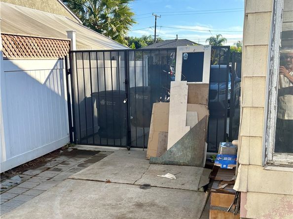 2539 E 219th Place, Carson CA 90810