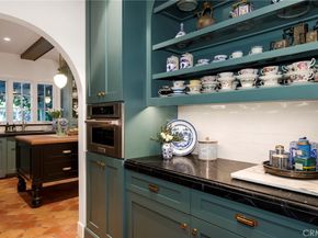 898 S Victoria, Los Angeles CA 90005