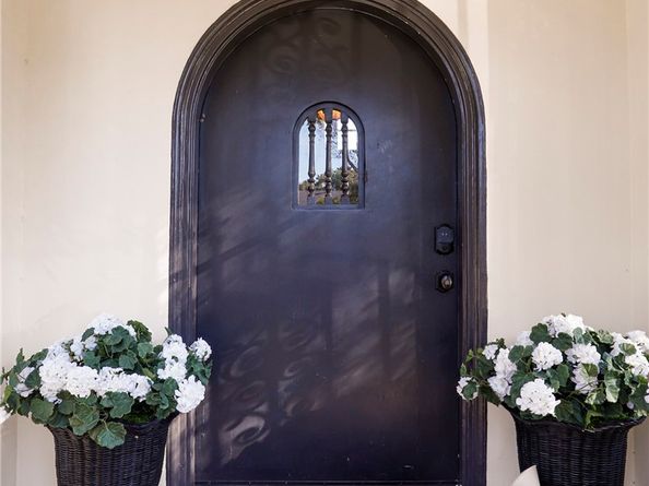 898 S Victoria, Los Angeles CA 90005