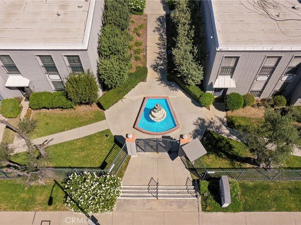 6021 Fountain Park Ln 2, Woodland Hills CA 91367