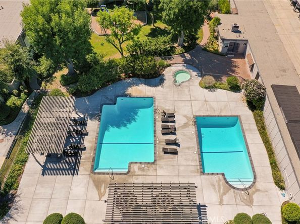 6021 Fountain Park Ln 2, Woodland Hills CA 91367