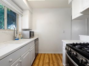 6021 Fountain Park Ln 2, Woodland Hills CA 91367