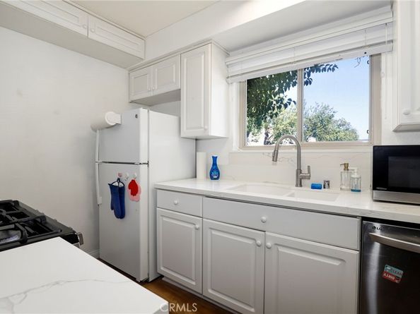 6021 Fountain Park Ln 2, Woodland Hills CA 91367