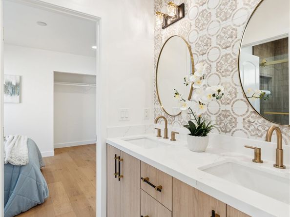 3945 S Norton Avenue, Los Angeles CA 90008