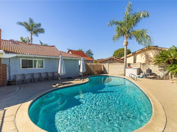 910 S Donna Beth Avenue, West Covina CA 91791