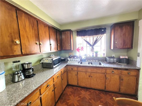 1520 W 37th Street, Los Angeles CA 90018