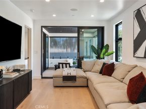521 1/2 Iris Avenue, Corona Del Mar CA 92625