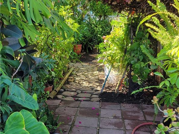 8600 S Gate, South Gate CA 90280