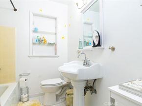 1124 E Ridgewood, Long Beach CA 90807
