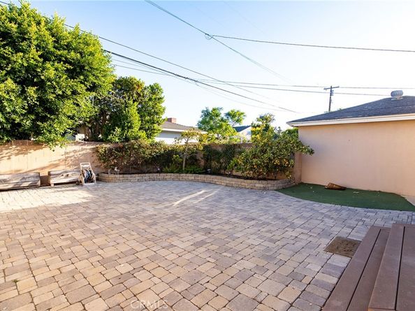 1124 E Ridgewood, Long Beach CA 90807