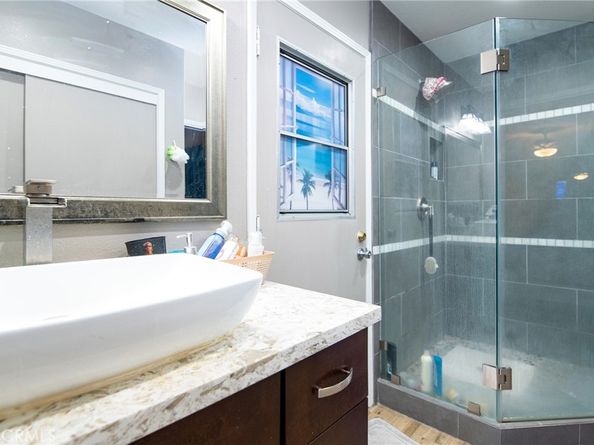 1124 E Ridgewood, Long Beach CA 90807