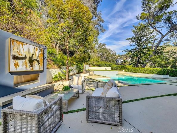 2341 Zorada Court, Los Angeles CA 90046