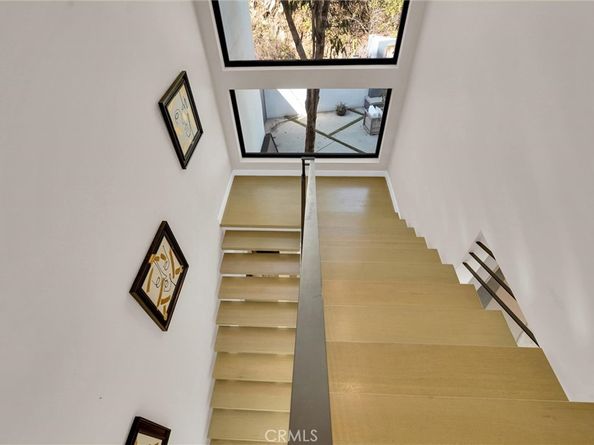 2341 Zorada Court, Los Angeles CA 90046