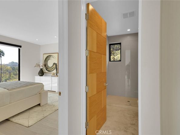 2341 Zorada Court, Los Angeles CA 90046