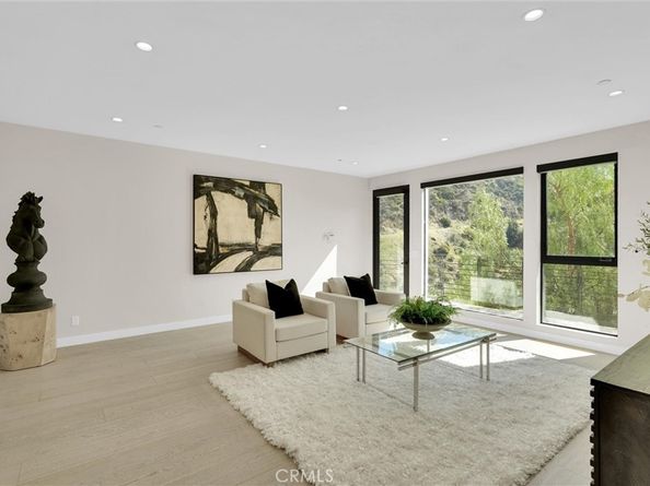 2341 Zorada Court, Los Angeles CA 90046