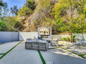 2341 Zorada Court, Los Angeles CA 90046