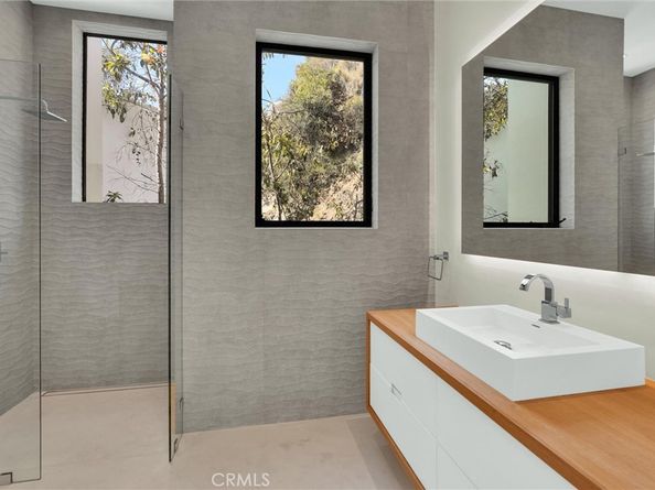 2341 Zorada Court, Los Angeles CA 90046