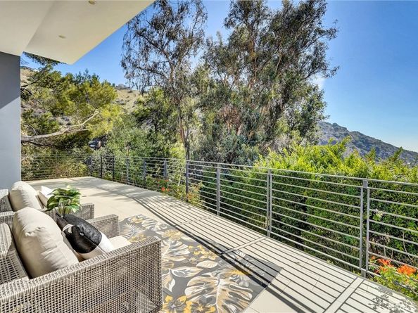 2341 Zorada Court, Los Angeles CA 90046