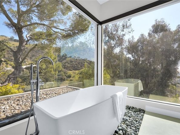 2341 Zorada Court, Los Angeles CA 90046