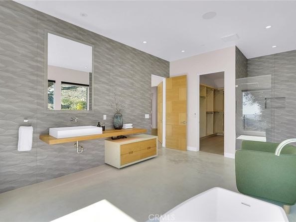 2341 Zorada Court, Los Angeles CA 90046