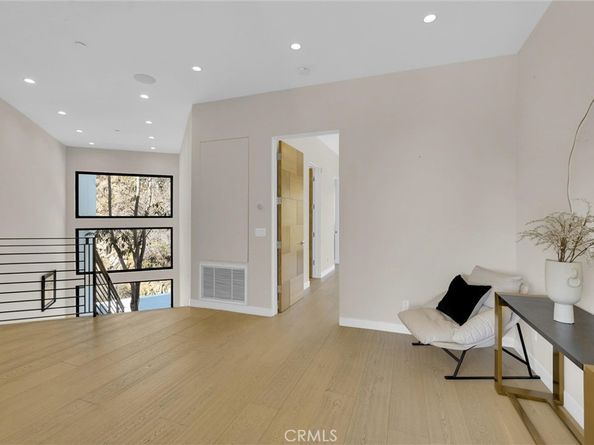 2341 Zorada Court, Los Angeles CA 90046