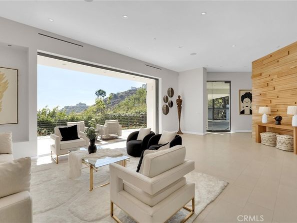 2341 Zorada Court, Los Angeles CA 90046