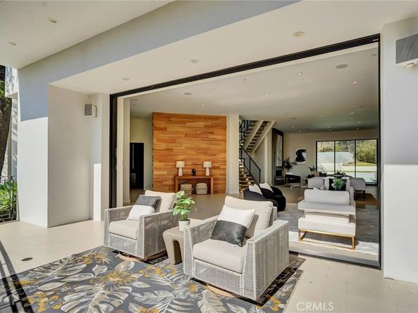 2341 Zorada Court, Los Angeles CA 90046