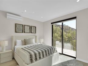 2341 Zorada Court, Los Angeles CA 90046