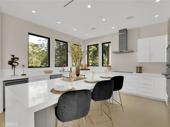 2341 Zorada Court, Los Angeles CA 90046