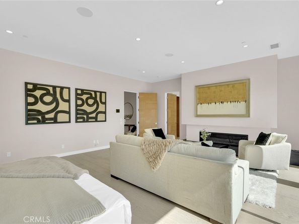 2341 Zorada Court, Los Angeles CA 90046